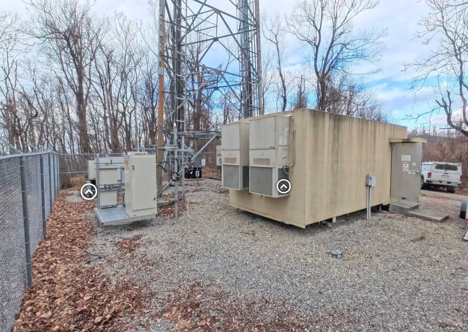 iPad showing close-up 360° view of antenna cable connections with cyan circle highlighting a problem area